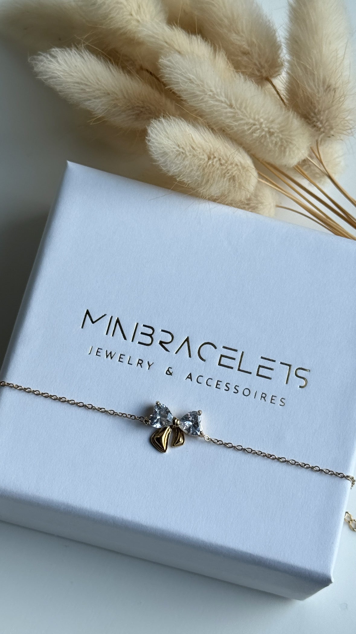 CHARMING BOWS ARMBAND