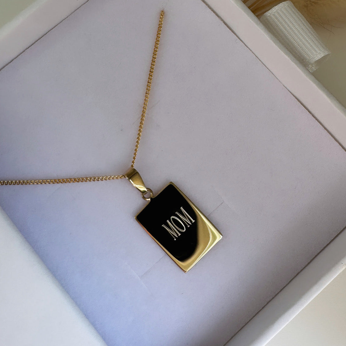 COLLIER AVA MIT GRAVUR
